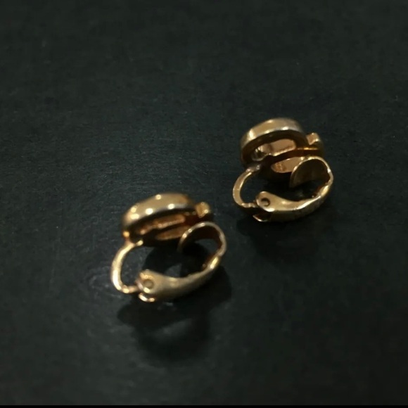 VINTAGE made in Germany Christian Dior gold tone clip on small logo earrings - Picture 3 of 9